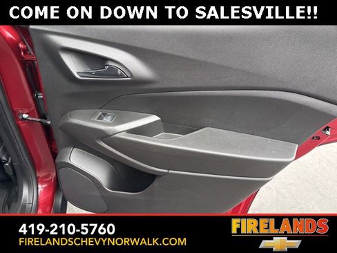 Certified 2024 Chevrolet Trax LT w/ Driver Confidence Package image 10