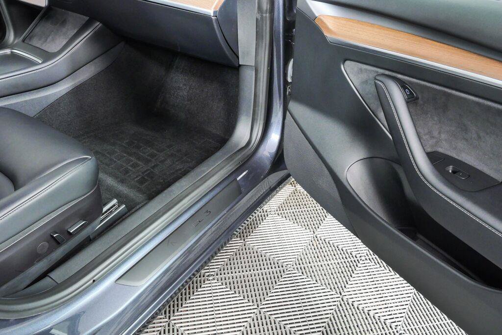 Used 2023 Tesla Model 3 Standard Range RWD image 22