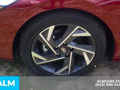 Used 2025 Hyundai Elantra Sport FWD image 11