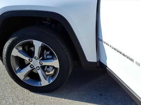 New 2025 Jeep Grand Cherokee Limited image 36