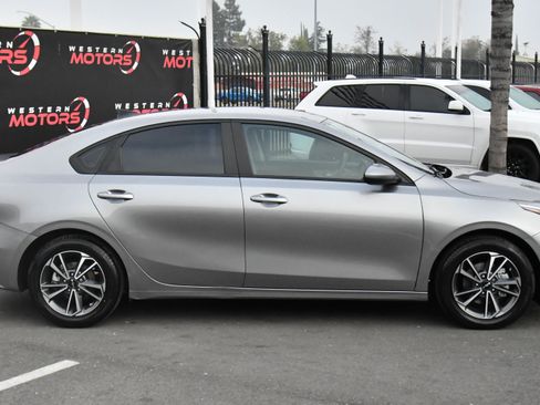 Used 2023 Kia Forte LXS image 9