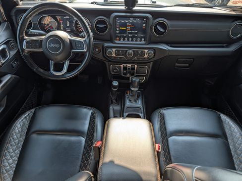 Used 2022 Jeep Wrangler Unlimited Sahara AWD/4WD image 10