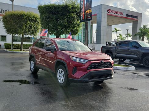 Used 2024 Toyota RAV4 LE FWD image 2