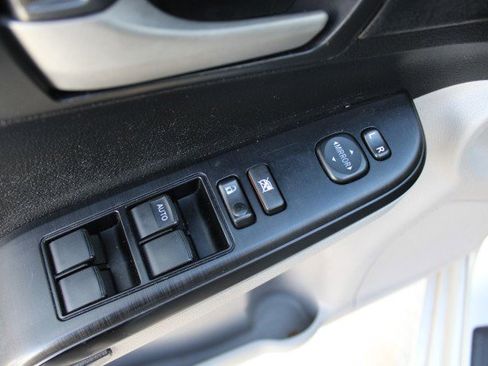 Used 2013 Toyota Camry L image 12