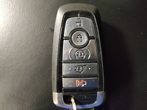 Used 2023 Ford Explorer XLT w/ Equipment Group 202A AWD/4WD image 32