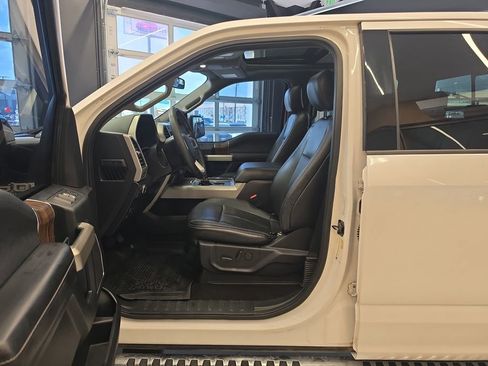 Used 2019 Ford F150 Lariat w/ Equipment Group 502A Luxury AWD/4WD image 14