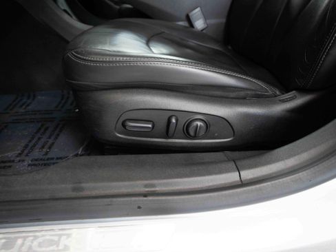 Used 2018 Buick LaCrosse Essence FWD image 12