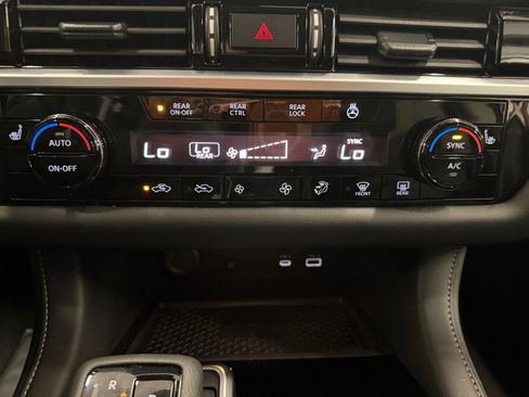 Used 2025 Nissan Pathfinder SL AWD/4WD image 19