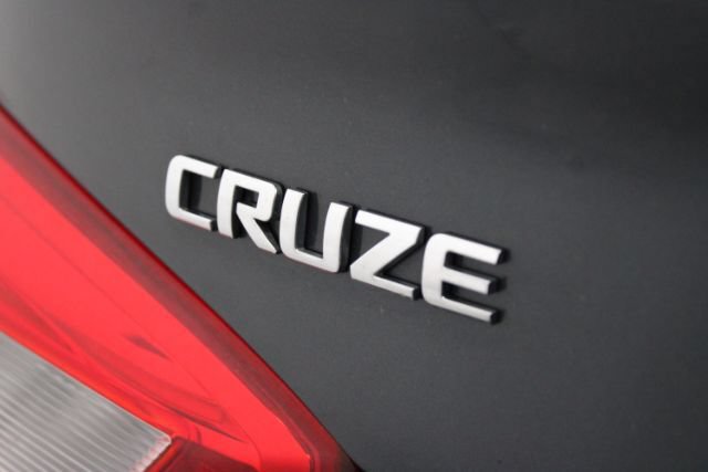Used 2017 Chevrolet Cruze LT w/ Convenience Package FWD image 7