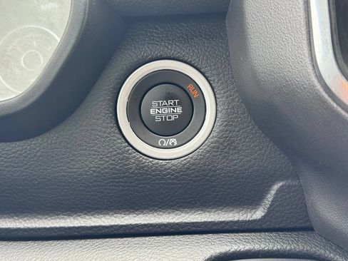 Used 2025 RAM 1500 Laramie AWD/4WD image 8
