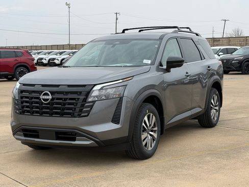 New 2026 Nissan Pathfinder SL image 2