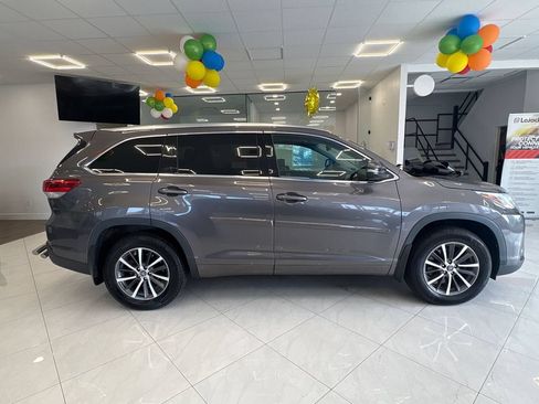 Used 2017 Toyota Highlander XLE AWD/4WD image 5
