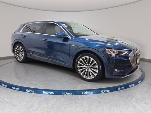 Used 2019 Audi e-tron Prestige w/ Prestige Package AWD/4WD image 5