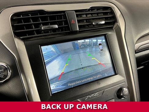 Used 2020 Ford Fusion SE FWD image 13