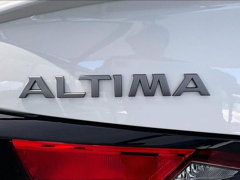 Certified 2024 Nissan Altima 2.5 SR w/ SR Premium Package FWD image 10