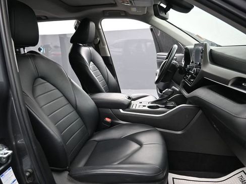 Used 2022 Toyota Highlander XLE image 26