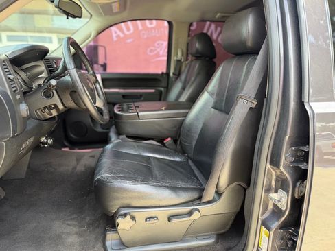 Used 2011 Chevrolet Silverado 2500 LT w/ Interior Plus Package AWD/4WD image 12