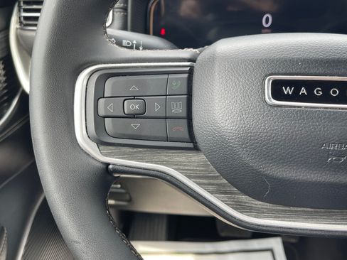 Used 2024 Jeep Wagoneer L Series II RWD image 18