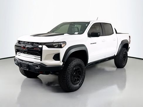 Used 2024 Chevrolet Colorado ZR2 w/ ZR2 Bison Edition image 3