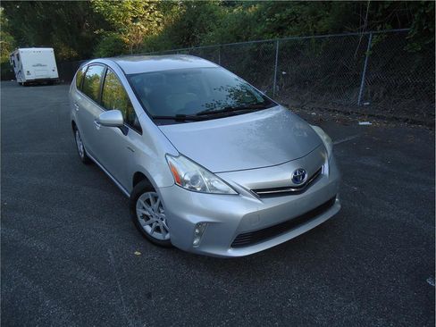 Used 2012 Toyota Prius V Two image 4