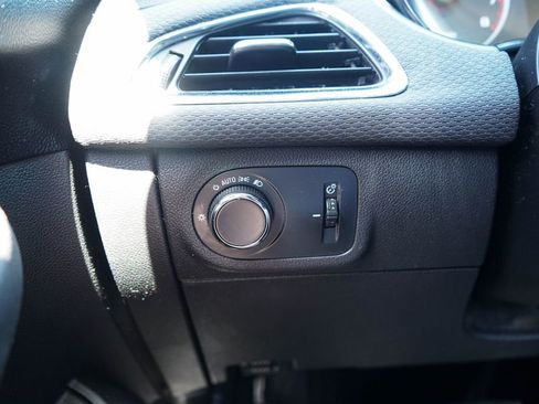 Used 2019 Chevrolet Cruze LT FWD image 28