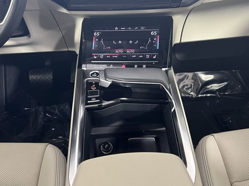 Used 2024 Audi Q8 e-tron Premium Plus AWD/4WD image 18
