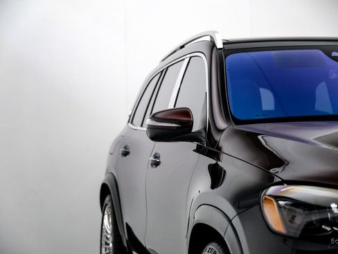Used 2024 Mercedes-Benz Maybach GLS 600 4MATIC image 21