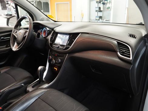 Used 2018 Chevrolet Trax LT w/ LT Convenience Package AWD/4WD image 34