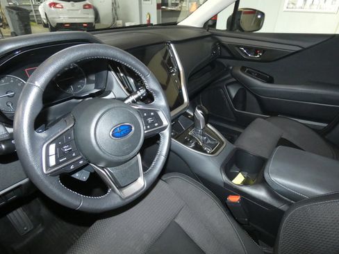 Used 2020 Subaru Outback Premium image 8