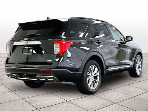 Used 2023 Ford Explorer XLT w/ Equipment Group 202A AWD/4WD image 11