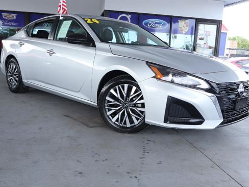 Used 2024 Nissan Altima 2.5 SV FWD image 3