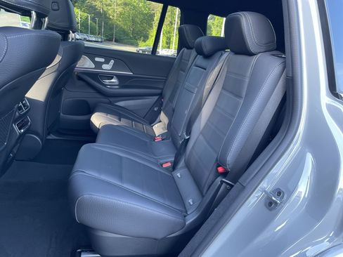 New 2026 Mercedes-Benz GLS 580 4MATIC image 38