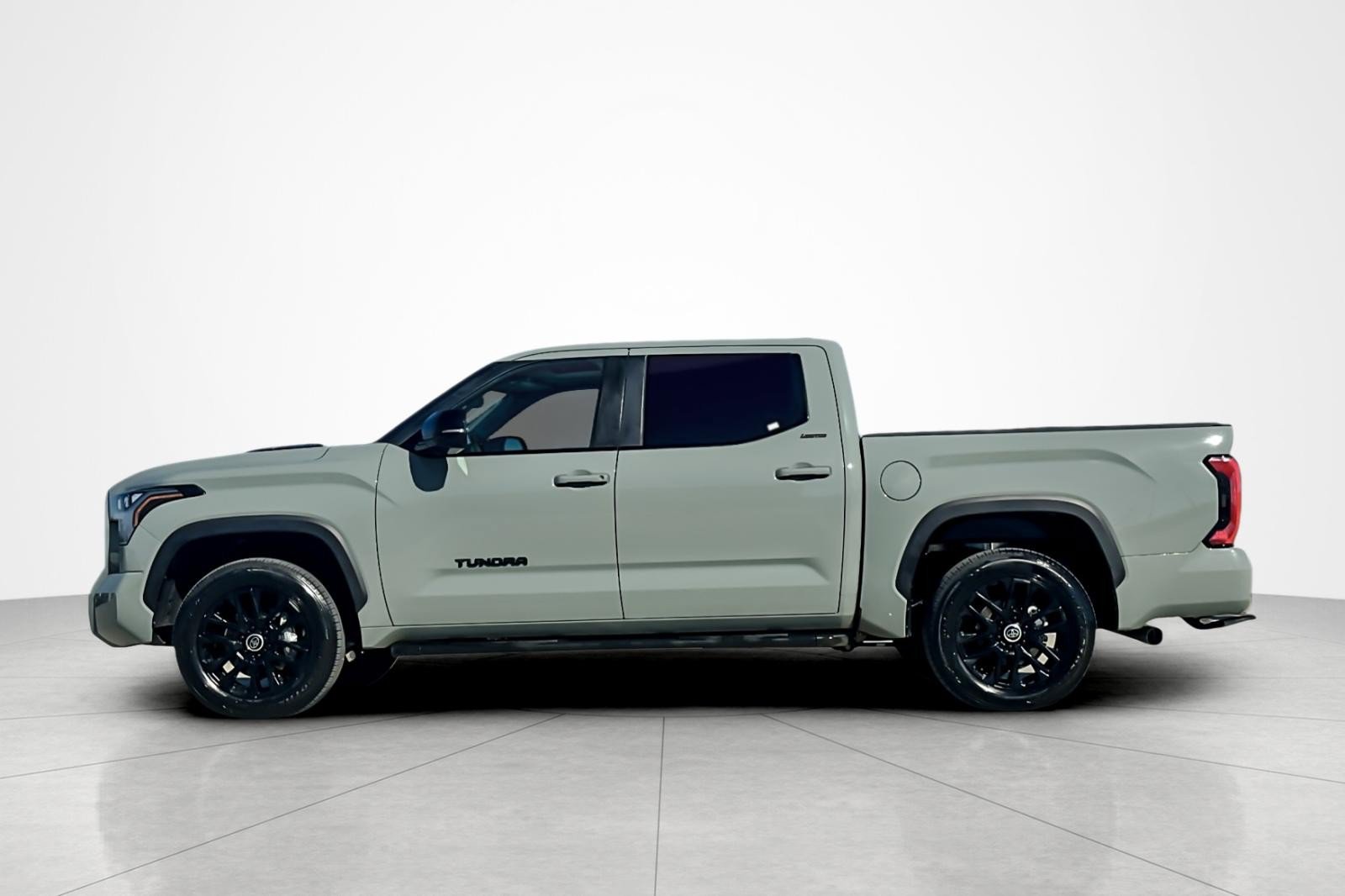Used 2024 Toyota Tundra Limited AWD/4WD image 2