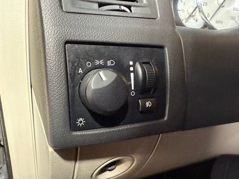 Used 2006 Chrysler 300 SRT8 w/ SRT Option Group II RWD image 18