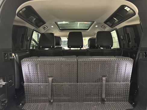 Used 2020 Land Rover Defender 110 HSE image 36