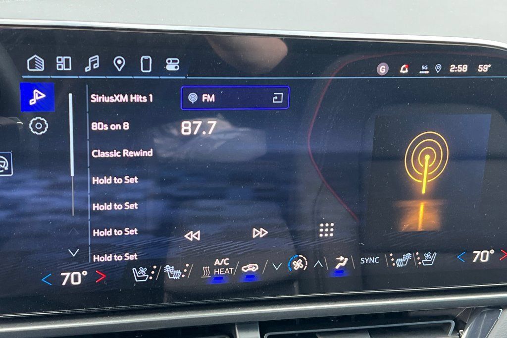 New 2025 Chevrolet Equinox EV RS w/ Convenience Package II AWD/4WD image 15