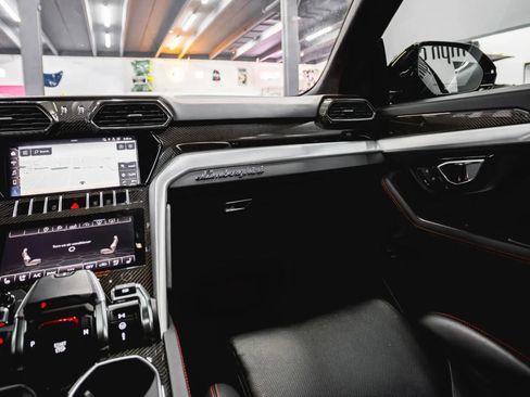 Used 2021 Lamborghini Urus image 42