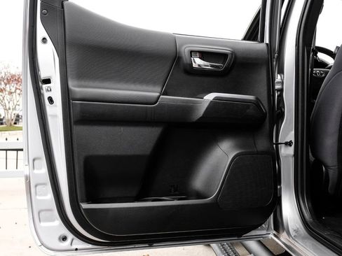 Used 2019 Toyota Tacoma TRD Off-Road image 42