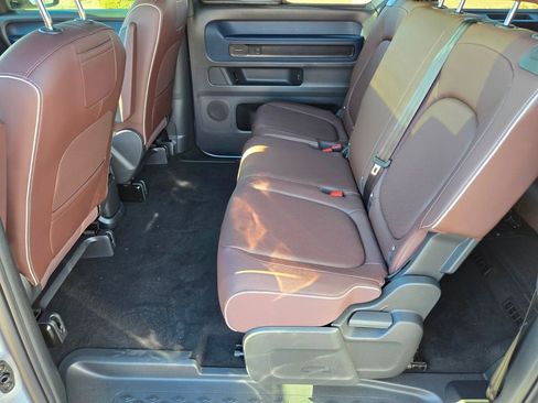 New 2025 Volkswagen ID. Buzz Pro S Plus RWD image 7