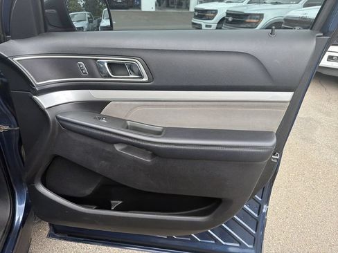 Used 2017 Ford Explorer XLT w/ Equipment Group 202A AWD/4WD image 14