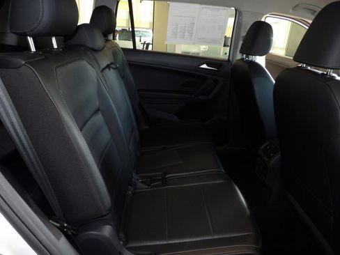 Used 2020 Volkswagen Tiguan SE image 17