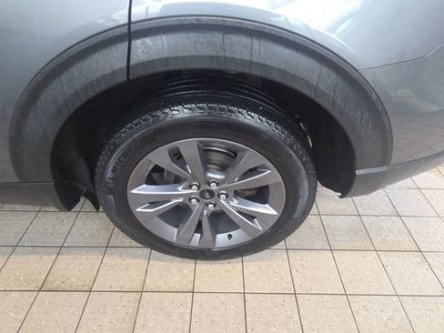 Used 2022 Ford Explorer XLT w/ Equipment Group 202A image 16