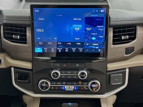 Used 2024 Ford Expedition Limited AWD/4WD image 16