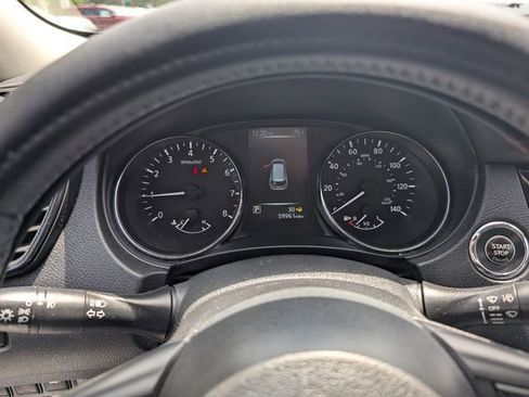 Used 2017 Nissan Rogue SL AWD/4WD image 18