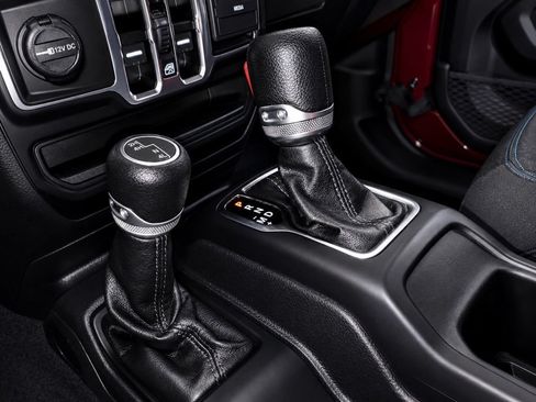 Used 2021 Jeep Wrangler Unlimited Sport AWD/4WD image 28