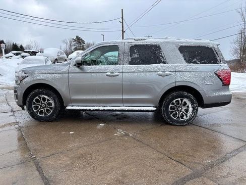 Used 2024 Ford Expedition XLT image 4