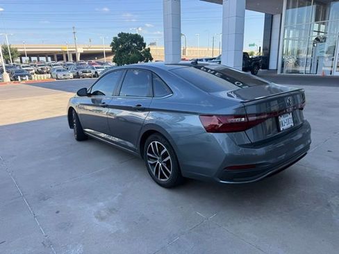 Used 2025 Volkswagen Jetta SE FWD image 3