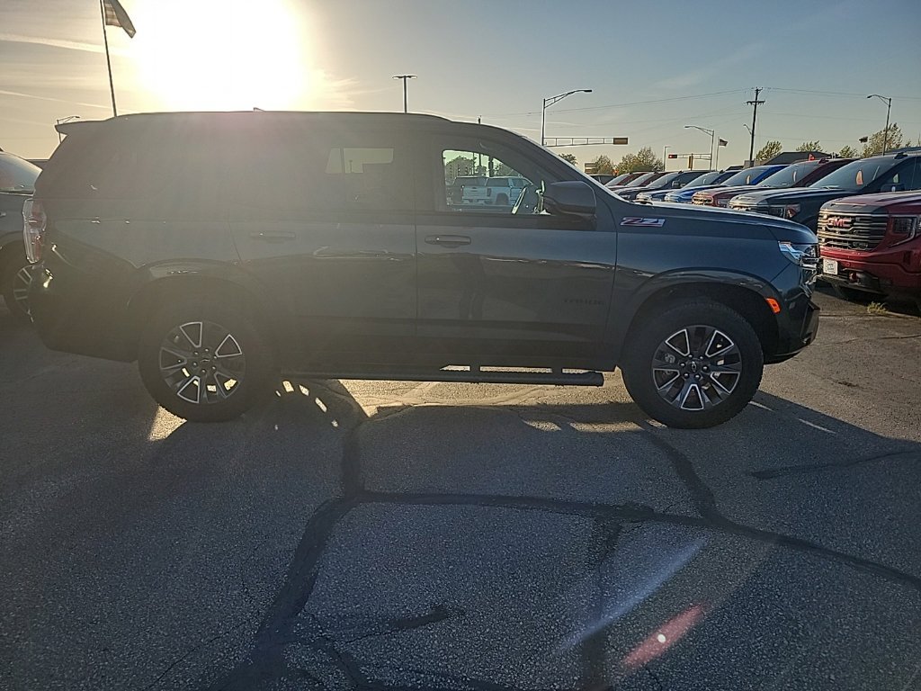 Used 2022 Chevrolet Tahoe Z71 w/ Luxury Package AWD/4WD image 4