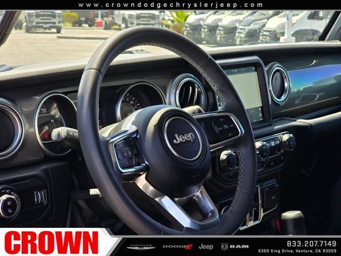 Used 2023 Jeep Gladiator Overland AWD/4WD image 19