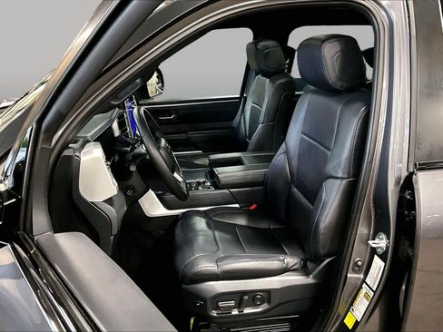 Used 2025 Toyota Tundra Platinum w/ TRD Off-Road Package AWD/4WD image 9